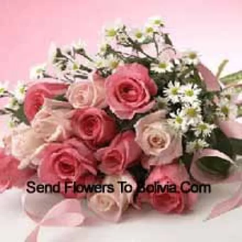 Boeket van 11 roze rozen met paarse statice